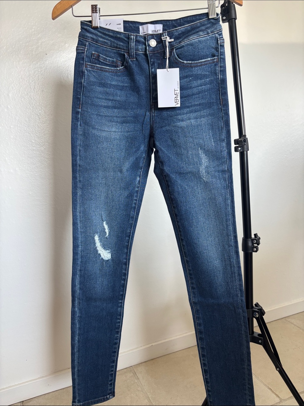 VEAET Dark Blue Skinny Jeans with Light Distressing